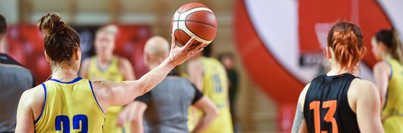 women playing basketball